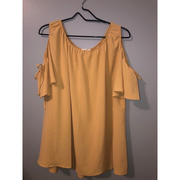 Tops - boutique cold shoulder top
